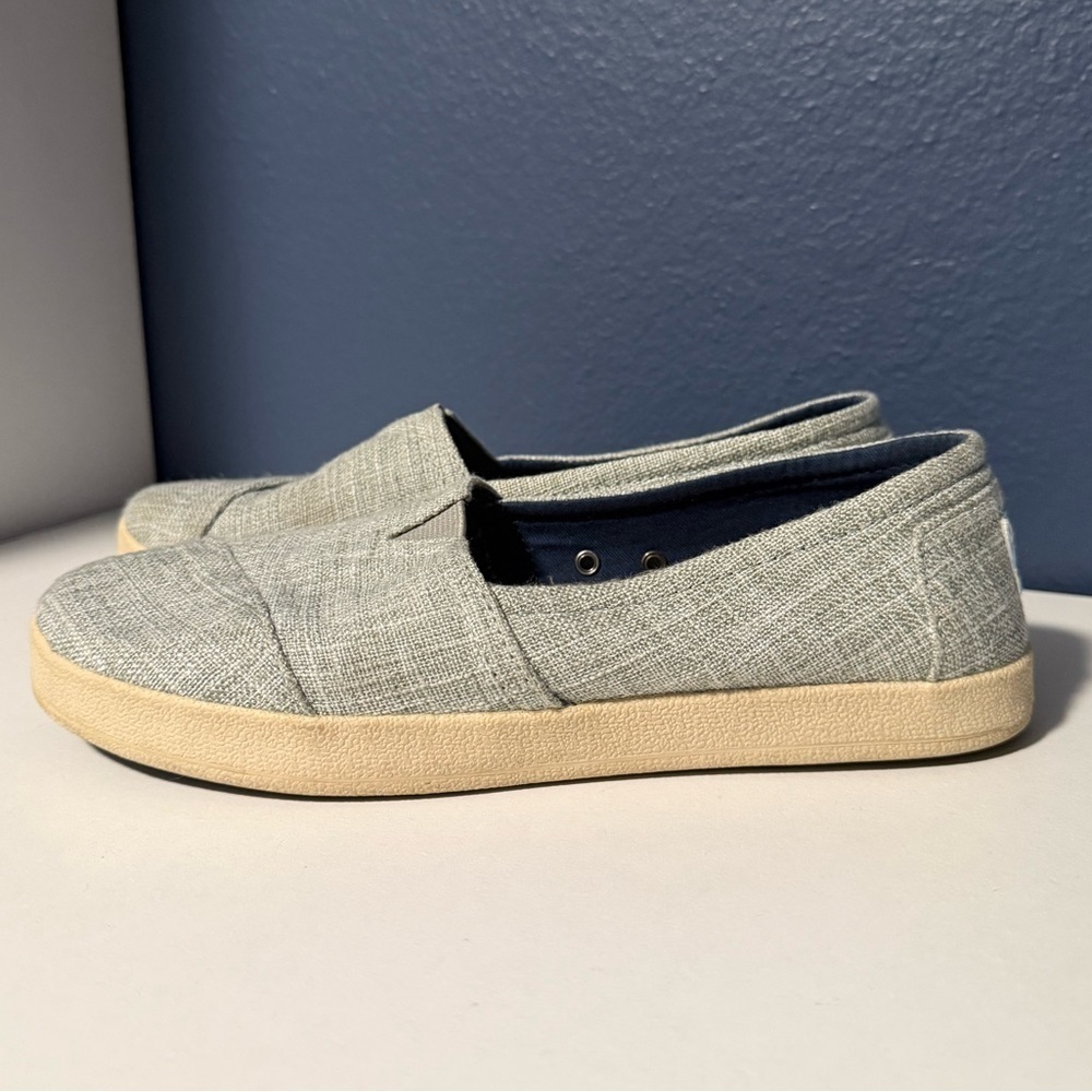 TOMS Casual Gray Slip-On Women’s Shoes Size 8